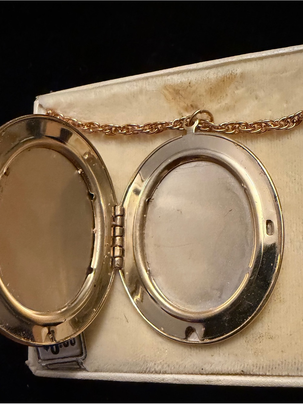 Vintage Mid Century Etched Round Locket Necklaces Set - Picture 6 of 10